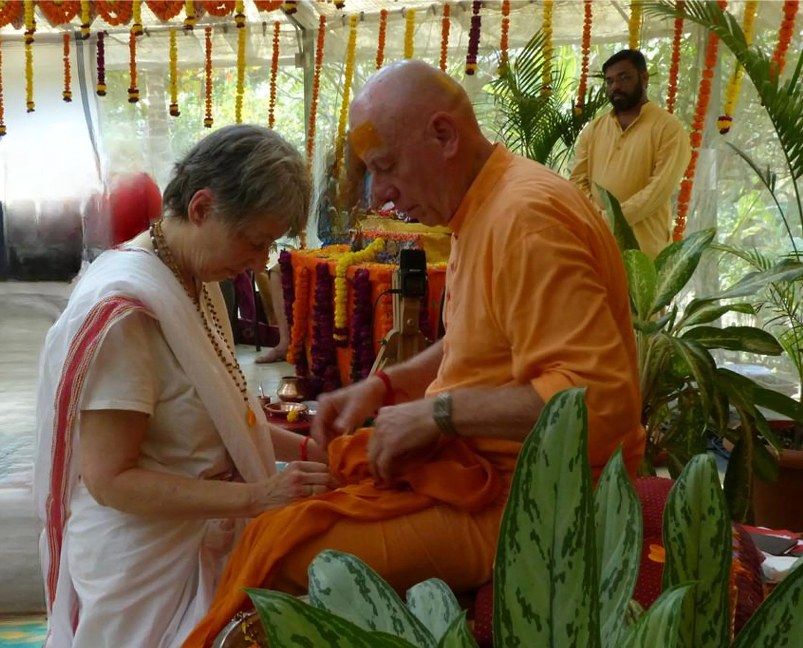 Acharya Amrita Devi at ceremony