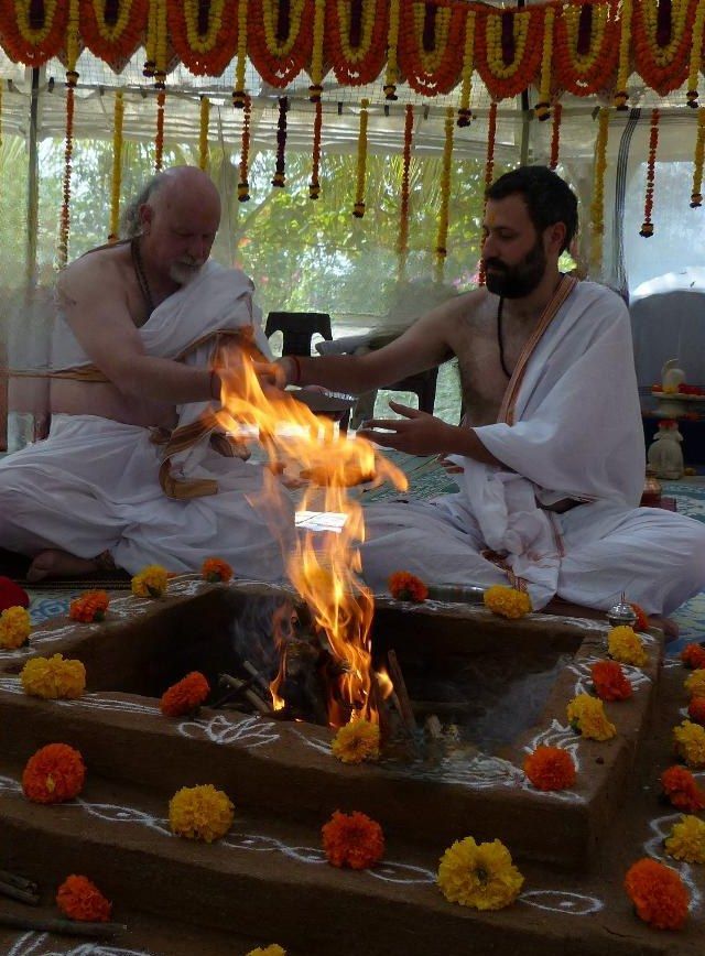 Acharya Purnata at ceremony