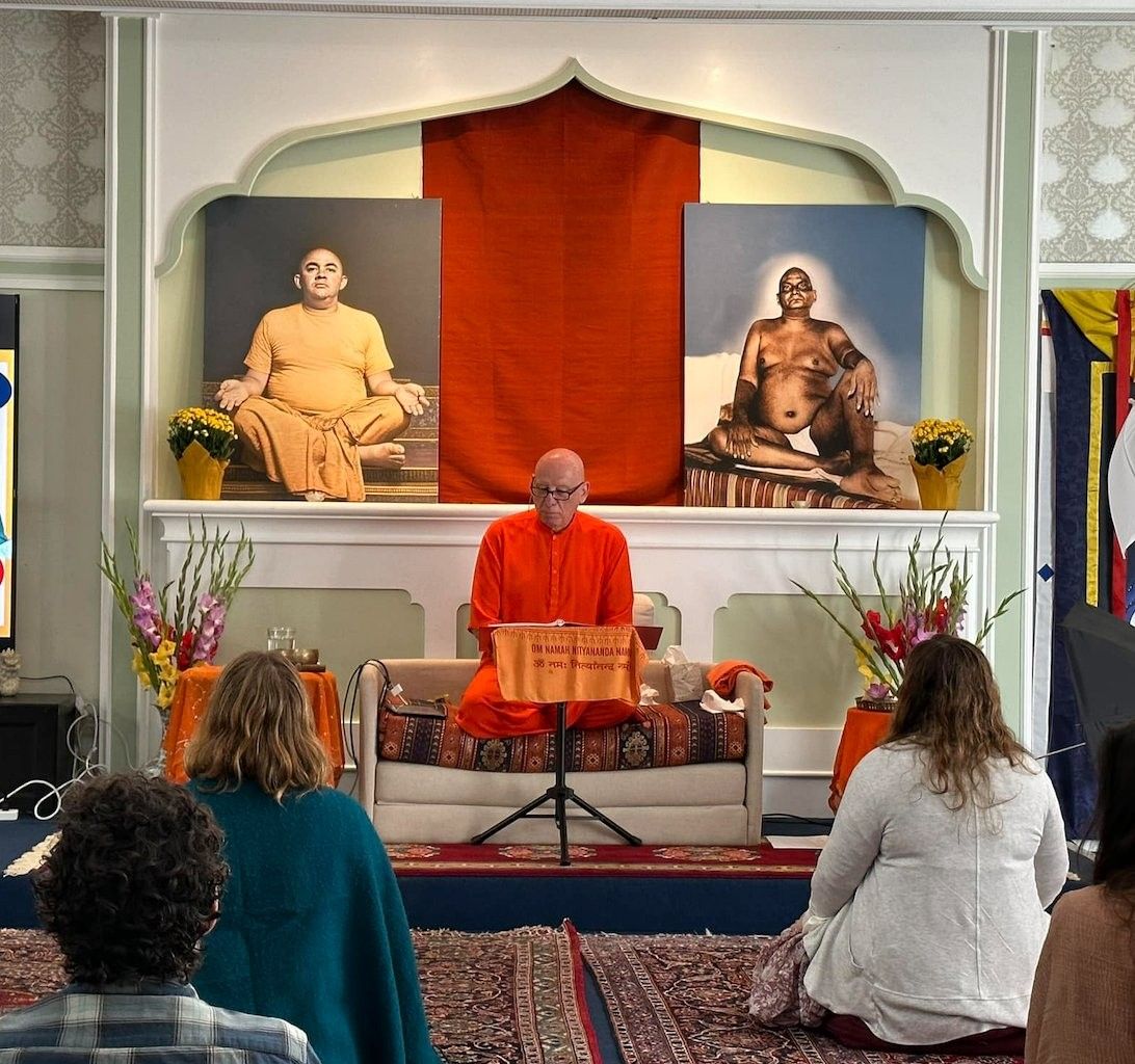 Swami Khecaranatha teaching